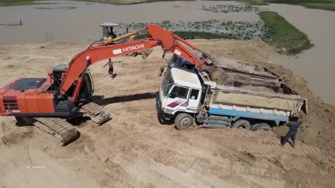Excavator video sharing- The excavator fell into the pond #excavator video #excavator rescue_9 (6)