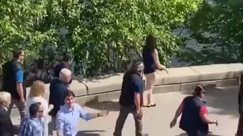 Based Citizens Accost Tyrant Trudeau on an Afternoon Walk