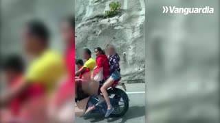 ¡Cuatro en una moto!, video registró imprudencia en la vía Bucaramanga - Barrancabermeja