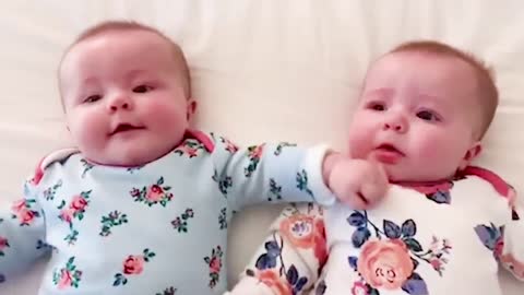 twin babies palying