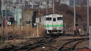 JR Hokkaido Diesels leaving for Onuma.