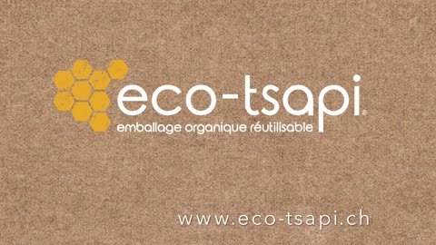 Couvrir une tarte aux fruits avec eco-tsapi® XLarge • emballage réutilisable à la cire d'abeille