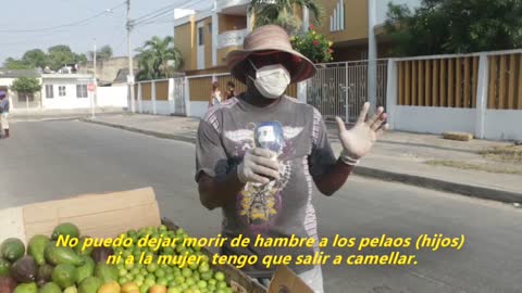 La necesidad de comer desafía el miedo al coronavirus en calles colombianas