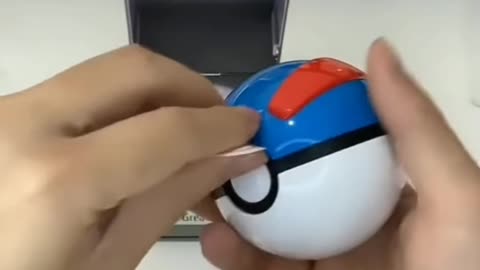 Unboxing Pokemon Poke Ball