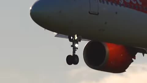 EasyJet A321NEO Landing at Lisbon Airport