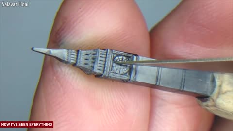 IMPRESSIVE ART ON THE TIP OF A PENCIL