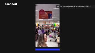 Quebre o Mau: Pessoas começam a cantar juntas louvor em supermercado