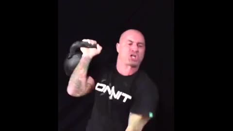 Joe Rogan używa Kettlebells