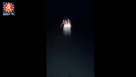 Footage Of Real ghost in a Road caught on phone camera in India....