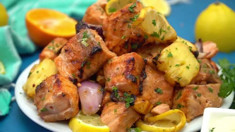 Easy Grilled Salmon Skewers (Perfect Weeknight Meal!) #salmonskewers #grillingrecipes