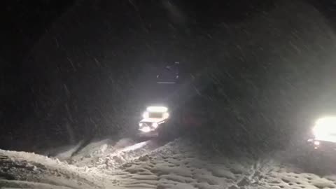 Jeep jumping in the snow