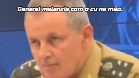 Melancia com o cu na mão.