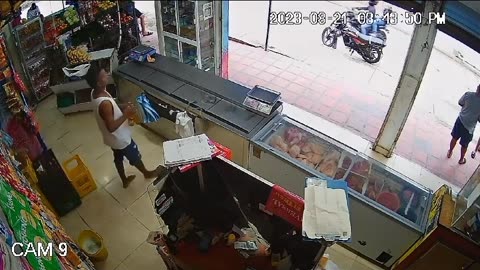 Sicarios balean a hombre en una tienda