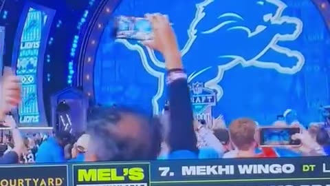 Michigan governor Gretchen Whitmer just got booed out of her at the NFL Draft in Detroit #NFLDraft.