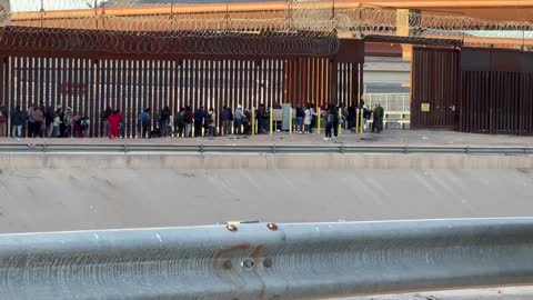 Live - Ciudad Juarez - Border Crisis - Invasion