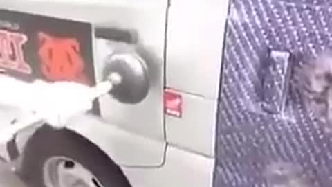 Man Unlocks Car Doors Without a Key