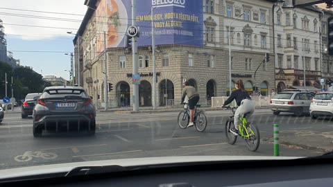 A mi városunk Budapest - Üllői úton üres a kerékpársáv 1