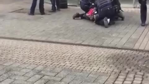 Polizeigewalt gegen friedliche Bürger