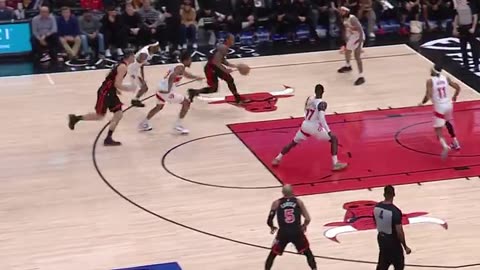 NBA - DeMar DeRozan FLYS through the lane 💪 Raptors-Bulls