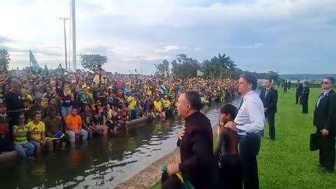 BRAZIL WAS STOLEN 🩸🇧🇷 | PRESIDENT OF BRAZIL JAIR BOLSONARO SPEAKS WITH INCREDIBLE CROWD AT PALÁCIO DA ALVORADA 12.12.2022