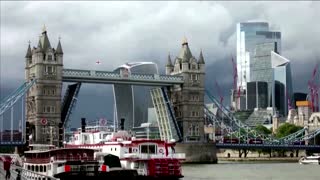 London’s Tower Bridge gets stuck open
