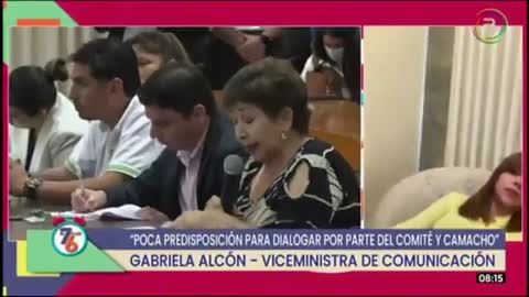 Vice ministra de Comunicação desmaia ao vivo - Bolívia