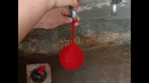popping water balloon//fun with balloon#