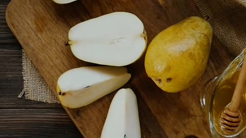 "Mastering the Art of Elegant Pear Slicing: A Delectable Guide"