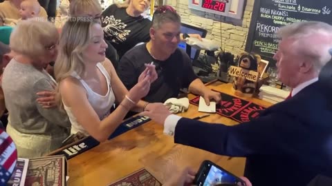 Trump autograph woman tank top shirt at Lowa compain stop