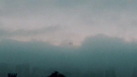 Džinovski NLO u crnoj kocki koji leti 1 milju ponovo snimljen rano ujutro