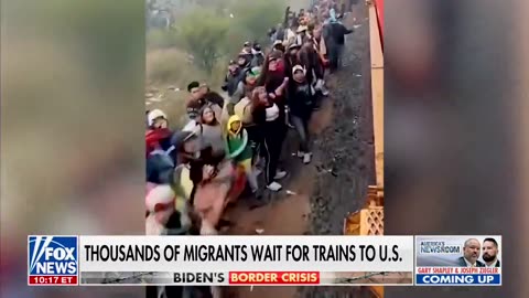 Tens of thousands" of migrants attempting to catch a train in Mexico bound for the U.S. border