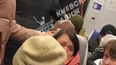 metropolitana di kiev:donna esprime dissenso al regime ucraino - video2