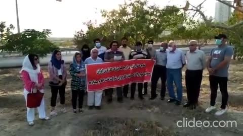 Workers and labor activists in Tehran in support of the nationwide strike of oil workers