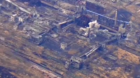 💥 Avdiivka coke and chemical plant. The moment of an airstrike on the location of the