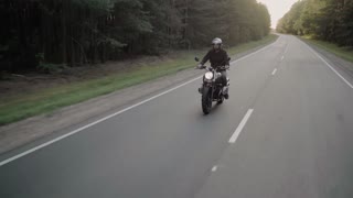 MOTORCYCLE ONT THE ROAD