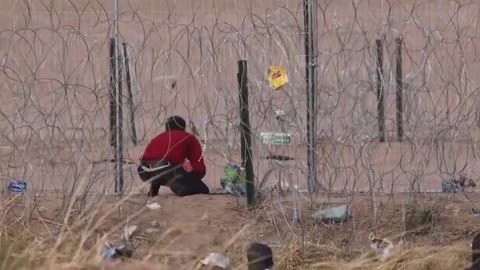 A migrant with bolt cutters snipped TX’s border wire Sunday then led dozens of migrants