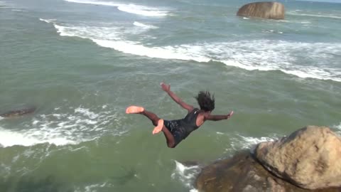 Cliff divers in Galle