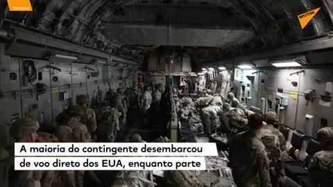 Soldados dos EUA pulam de paraquedas na Estônia