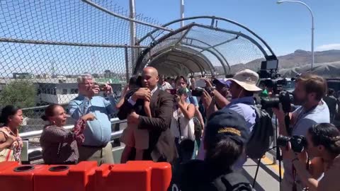 Cory Booker escorts asylum seekers into the U.S.