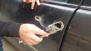How to replace door handle