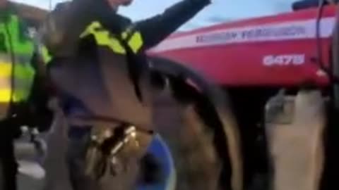Dutch police pointing guns on farmers