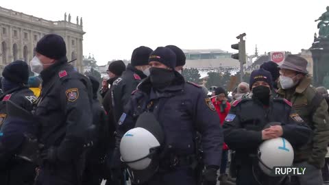 Austria: Thousands protest COVID restrix, vaccine mandate in Vienna - 11.12.2021