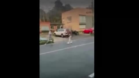 Mujer es atacada con un cuchillo por su vecino