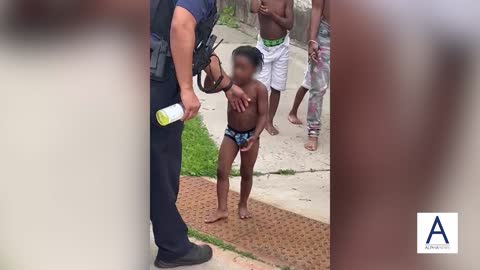 Toddlers punch police in St. Paul