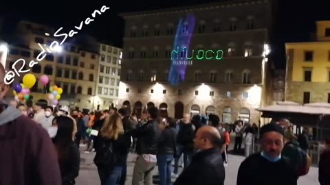 Avanti così, bravi! Firenze ora, coprifuoco delle 22 violato!!!