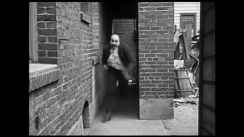 Charlie Chaplin - P comme Police
