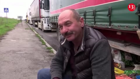 Ukrainian lory drivers wait in long queue at Polish border after food and grain ban