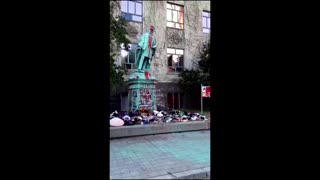Statue torn down after Canada school discovery