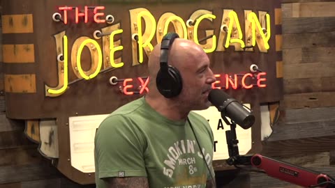 JRE Clips - Max Holloway BMF Fight and Conor McGregor in Roadhouse