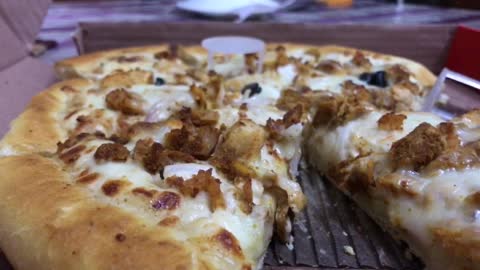 Cheesy Yummy Pizza